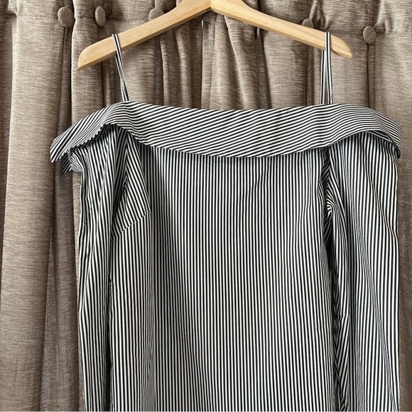 NWOT Guest Editor Off the Shoulder White & Black Stripes Blouse Size Medium - Picture 3 of 13